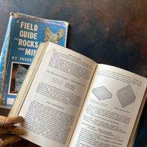 Peterson Field Guide Series-A Field Guide to Rocks & Minerals written by Frederick H. Pough-vintage field guide nature book-view of the illustrations & inside content