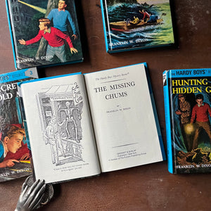 vintage children's chapter books, vintage adventure books for boys - The Hardy Boys Mysteries Starter Set-First Five Volumes written by Franklin W. Dixon - view of the title page