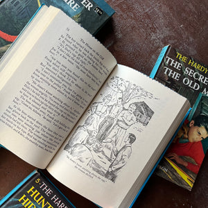 vintage adventure books for boys - The Hardy Boys Mysteries Starter Set First 5 Volumes Written by Franklin W. Dixon - view of the full-page, black & white illustrations