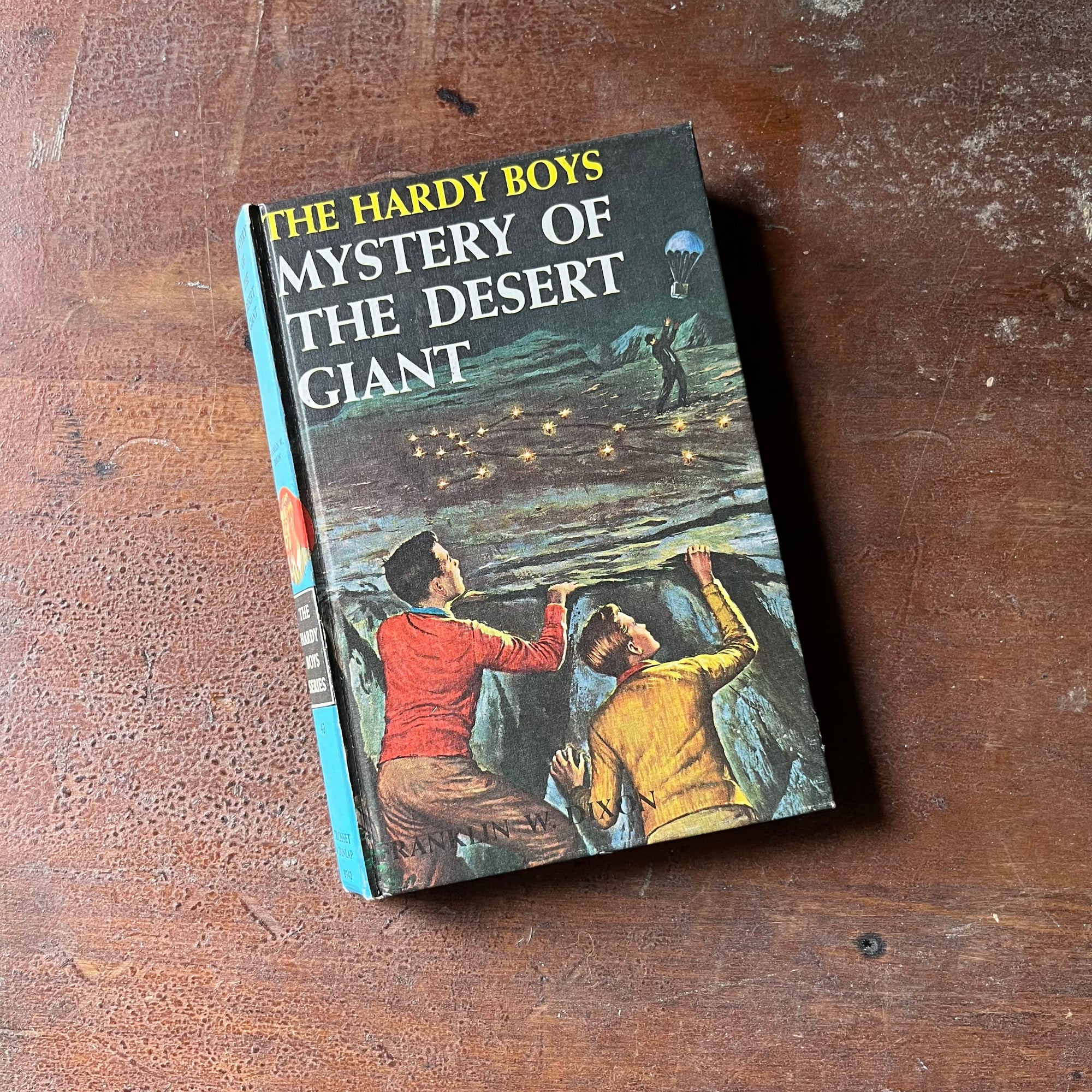 vintage children's chapter book, vintage adventure books for boys, homeschool bookshelf, The Hardy Boys Mysteries #40 - Mystery of the Desert Giant written by Franklin W. Dixon - view of the front cover