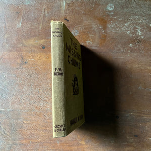 vintage children's chapter book, vintage adventure book for boys, The Hardy Boys Mystery Book - The Missing Chums #4 written by Franklin W. Dixon - view of the spine