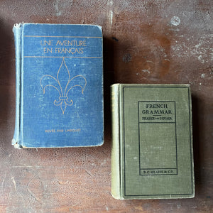 Log Cabin Vintage – vintage non-fiction – vintage French books – book stack – Learn French Book Stack - vintage stack of five french grammar books some written in French - view of the front covers