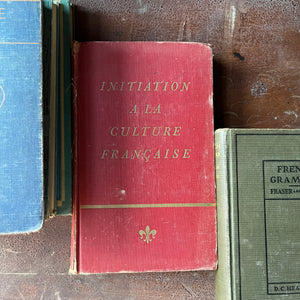 Log Cabin Vintage – vintage non-fiction – vintage French books – book stack – Learn French Book Stack - vintage stack of five french grammar books some written in French - view of the front cover
