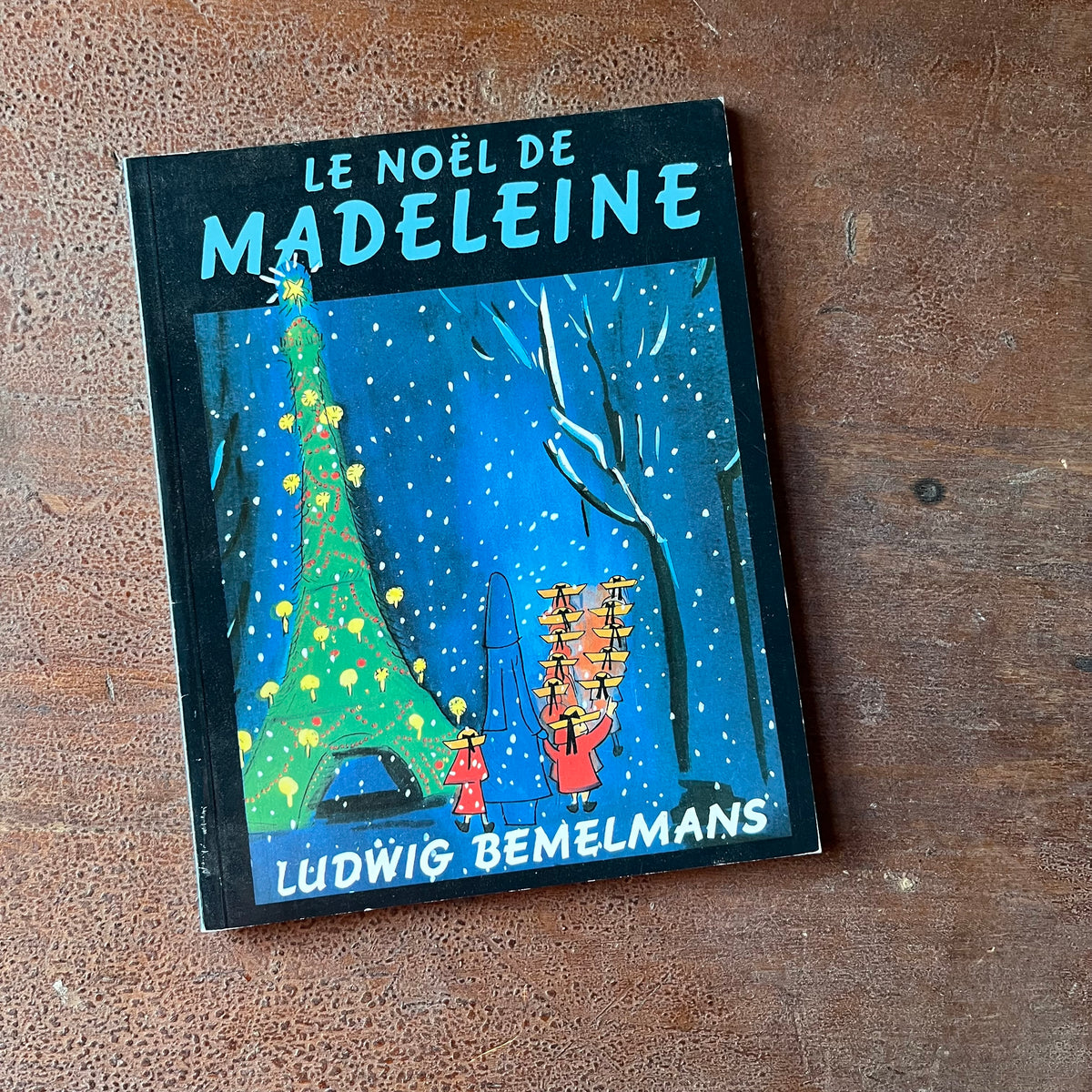 Log Cabin Vintage - vintage children's book, children's book, picture book – Le Noel de Madeline by Ludwig Bemelmans - a 1998 French Edition - view of the front cover