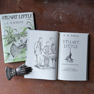 Log Cabin Vintage – vintage children’s book, children’s book, chapter book - Stuart Little written by E. B. White with illustrations by Garth Williams - view of the title page