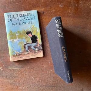 The Trumpet of the Swan by E. B. White with Illustrations by Edward Frascino - view of the spine