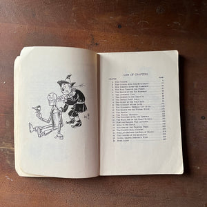 The Wizard of Oz by L. Frank Baum - 1956 Edition - view of the contents page