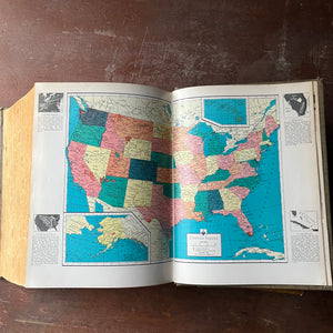 Log Cabin Vintage – vintage non-fiction, vintage dictionary - Webster's New Twentieth Century Dictionary Unabridged by Noah Webster and Jean L. McKechnie 1966 Second Edition - view of the map of the United States of America