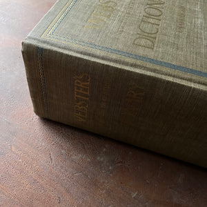 Log Cabin Vintage – vintage non-fiction, vintage dictionary - Webster's New Twentieth Century Dictionary Unabridged by Noah Webster and Jean L. McKechnie 1966 Second Edition - view of the embossed spine